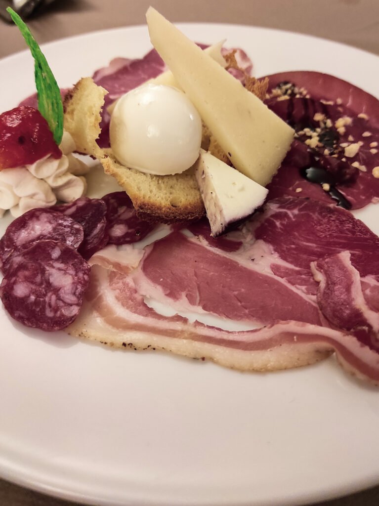 Antipasto freddo dal ristorante il Riccio