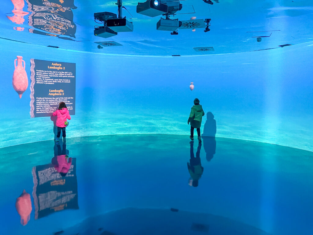 Sala interattiva della mostra Egnazia e il Mare